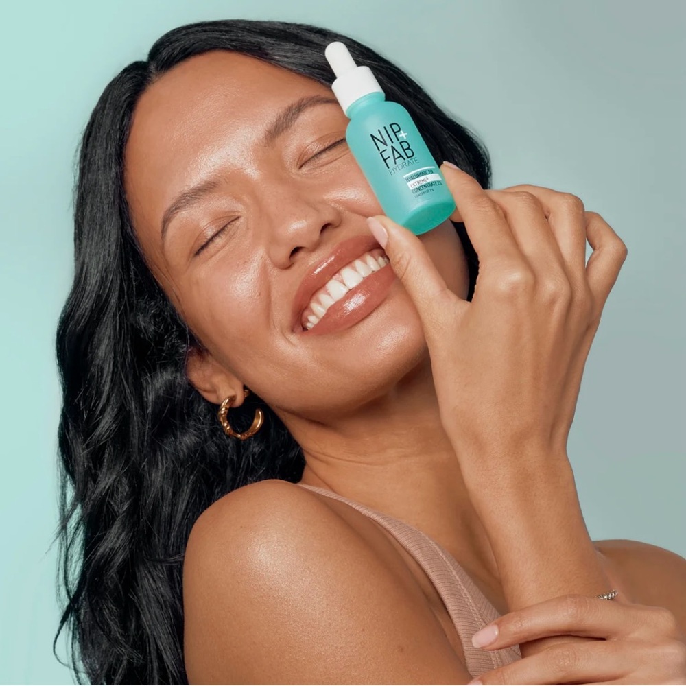 Nip + Fab Hyaluronic Fix Extreme4 Concentrate Serum - Picture 2 of 9
